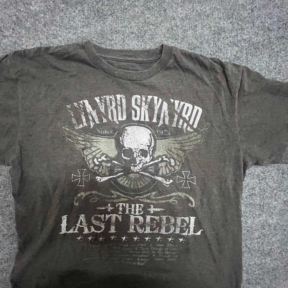 Lynyrd Skynyrd T-Shirt Mens Size L Charcoal Gray The Last Rebel Skull Graphic